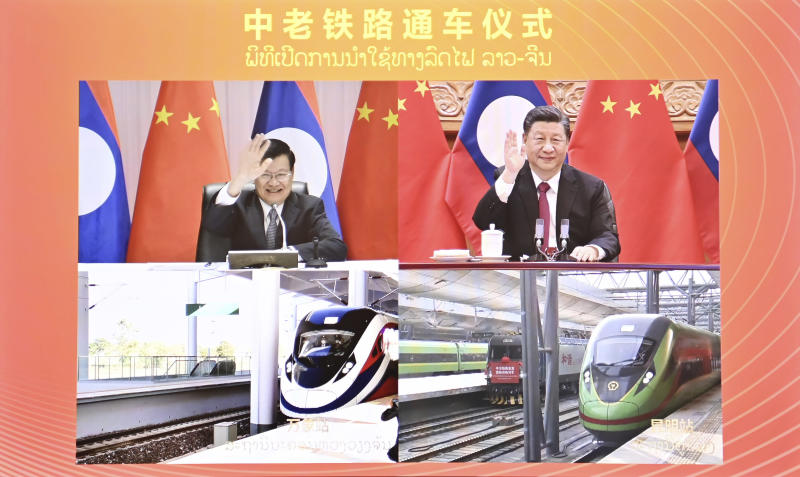 中共中央总书记、中国国家主席习近平(右上)在北京同老挝人民革命党中央总书记、老挝国家主席通伦 ... 中共中央总书记、中国国家主席习近平(右上)在北京同老挝人民革命党中央总书记、老挝国家主席通伦 ...
