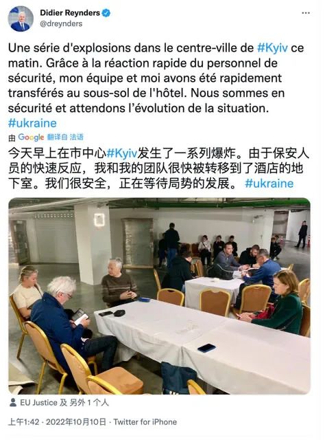 欧洲最高司法官员迪迪埃·雷恩代尔(Didier Reynders)在俄罗斯空袭基辅时躲在酒店的避难所里 ... 欧洲最高司法官员迪迪埃·雷恩代尔(Didier Reynders)在俄罗斯空袭基辅时躲在酒店的避难所里 ...
