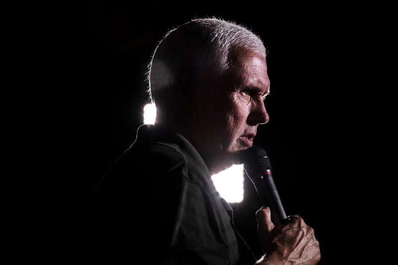 从忠诚副手到关键证人：彭斯成特朗普案核心人物